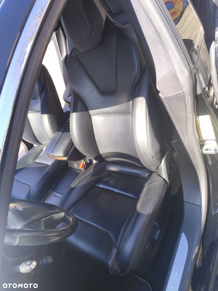 Tesla Model S - 8