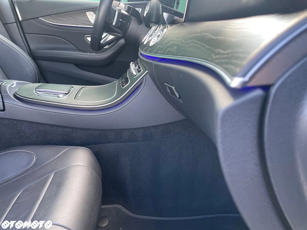 Mercedes-Benz CLS 300 d 4Matic 9G-TRONIC AMG Line - 34
