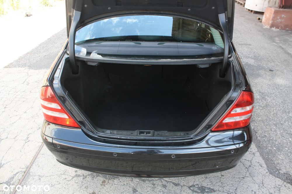 Mercedes-Benz Klasa C 220 CDI Classic - 12