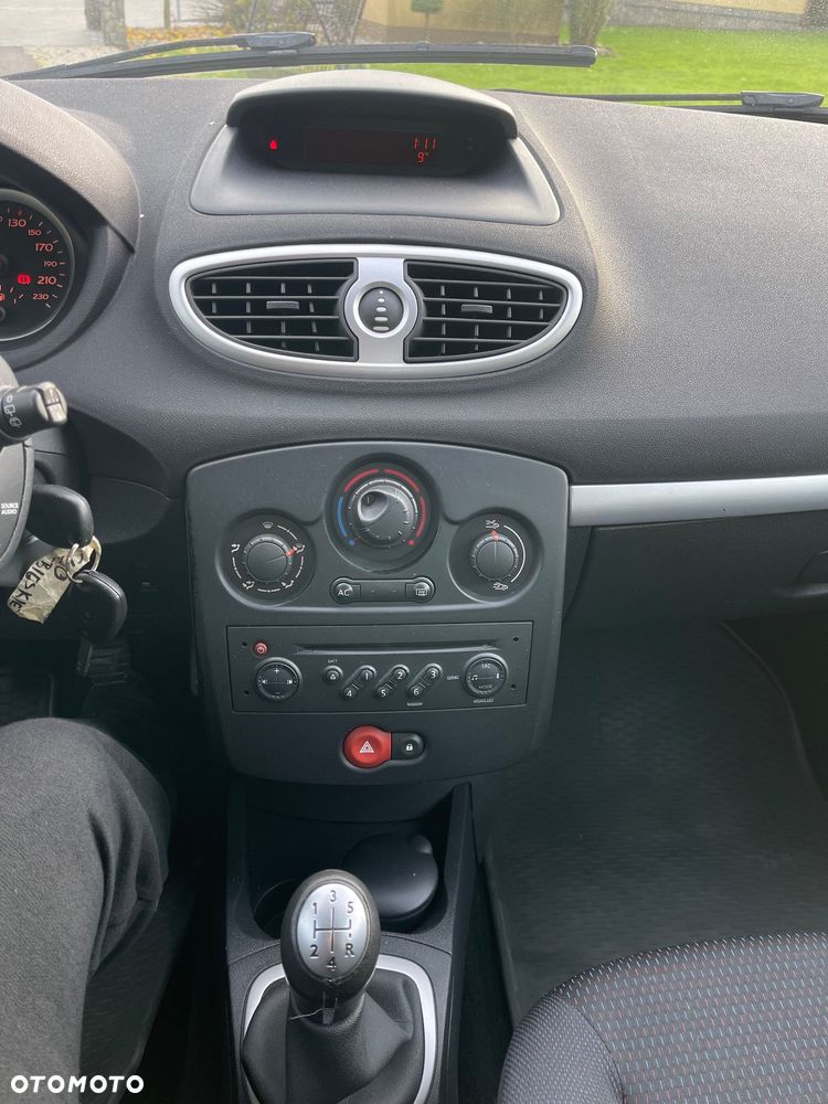 Renault Clio 1.2 16V 75 Dynamique - 12