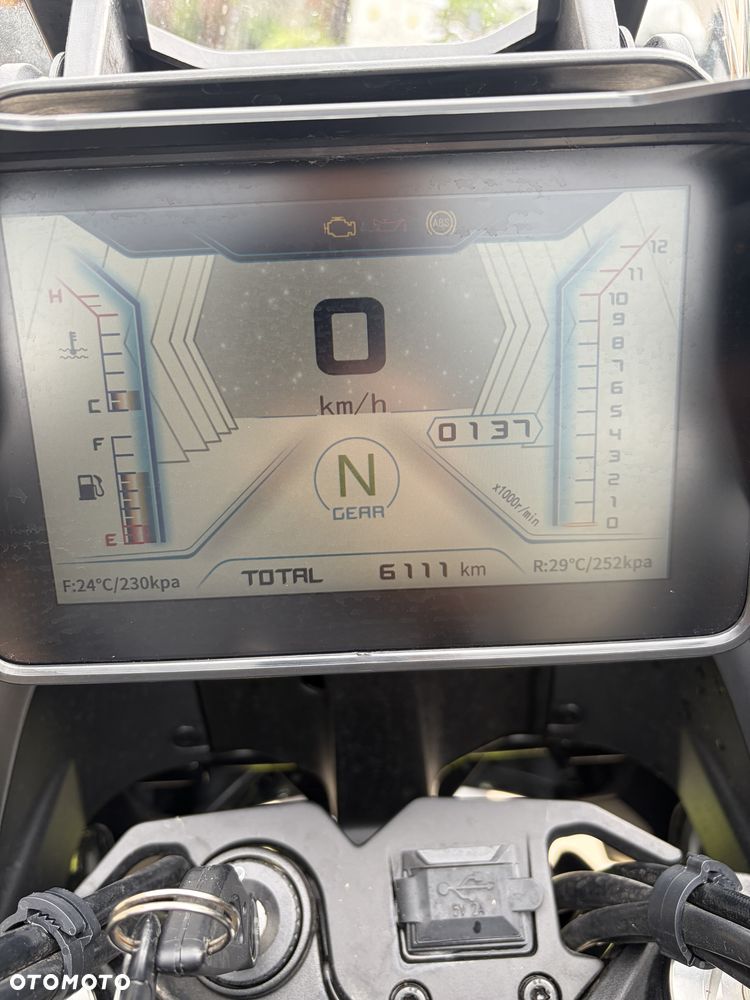 QJMOTOR SVT 650 - 5