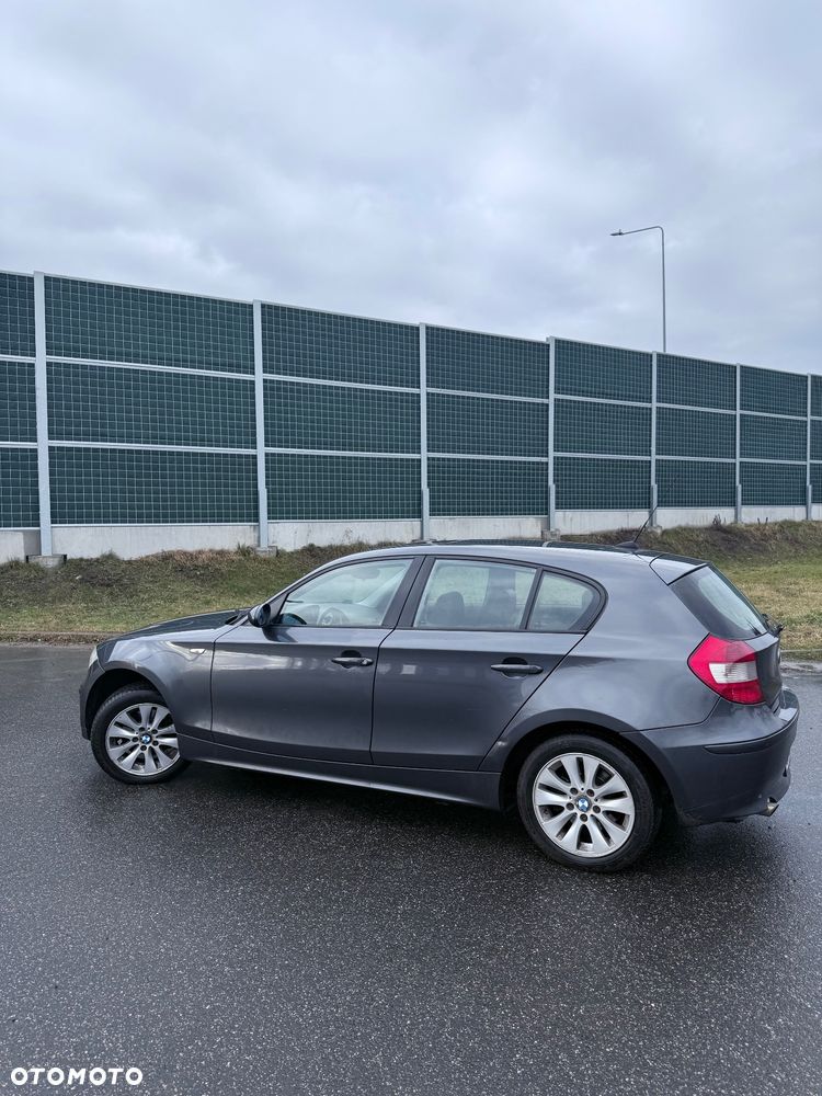 BMW Seria 1 120i - 4