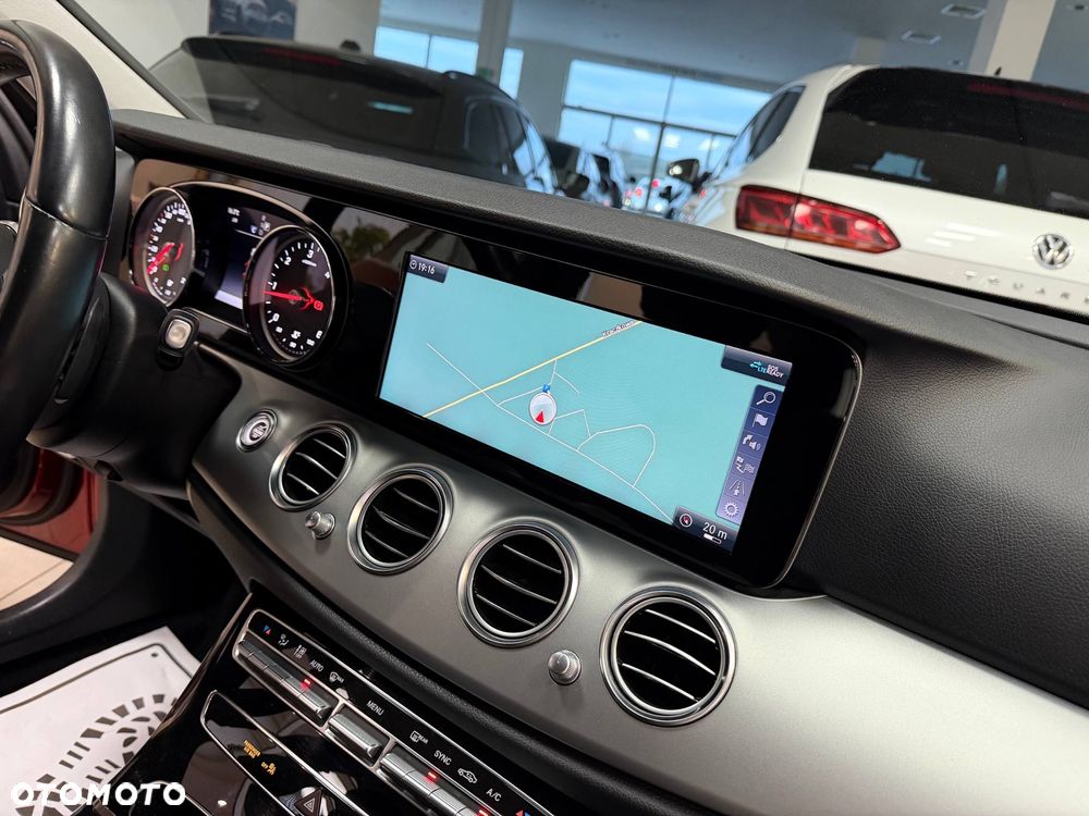 Mercedes-Benz Klasa E 220 d 4Matic 9G-TRONIC - 38