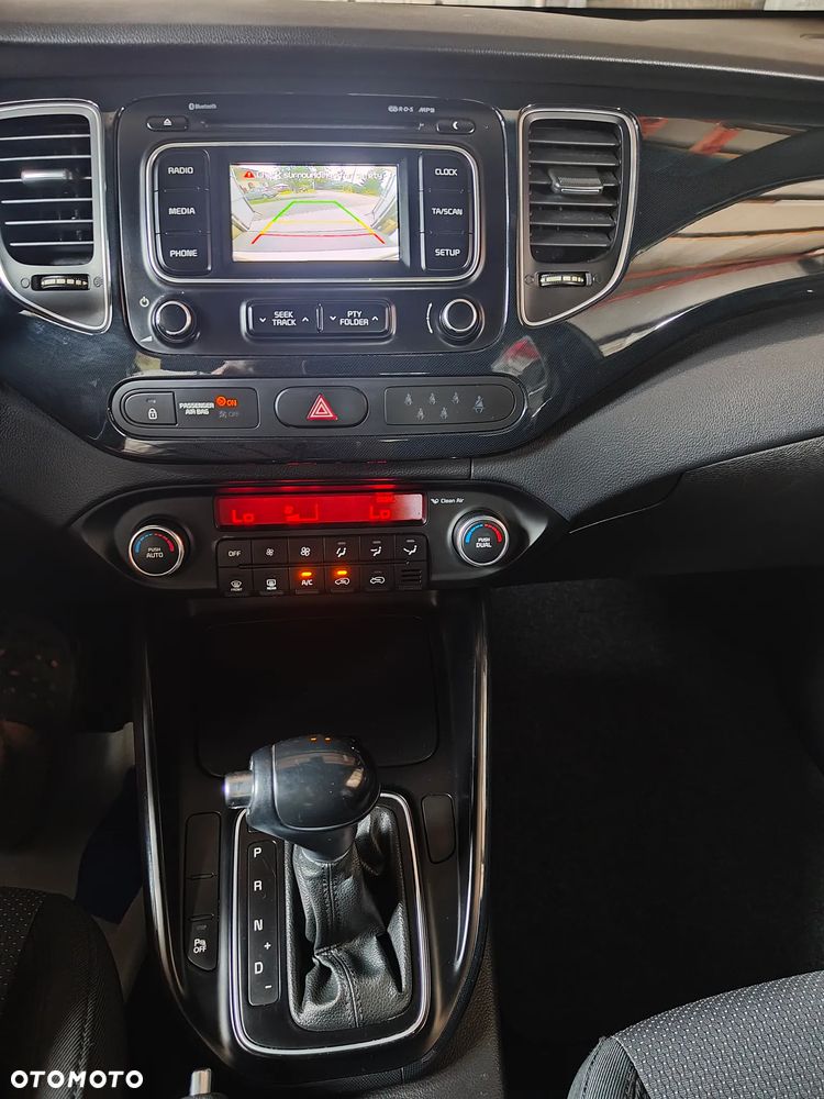Kia Carens - 11