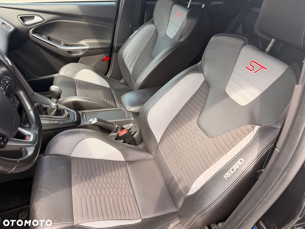 Ford Focus ST - 6