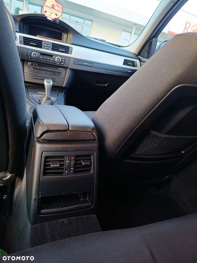BMW Seria 3 320d Efficient Dynamics Sport Line - 17