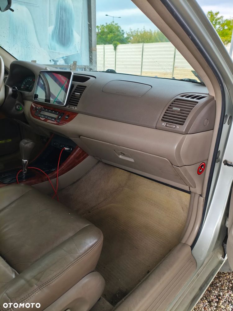 Toyota Camry - 16