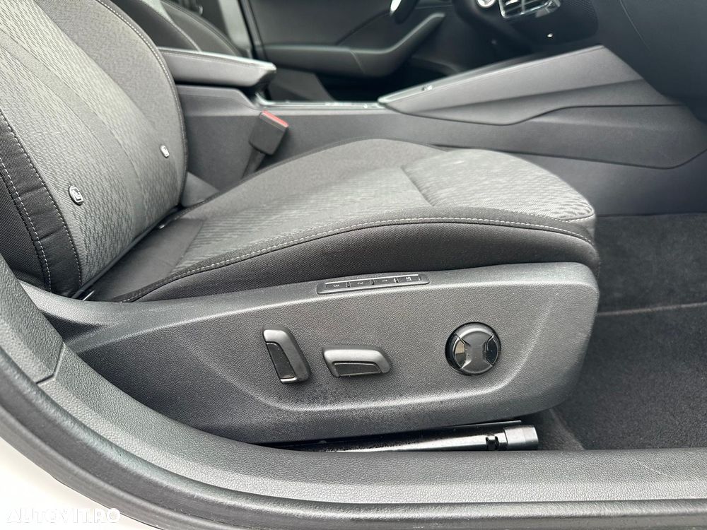 Skoda Octavia Combi 2.0 TDI DSG First Edition - 33