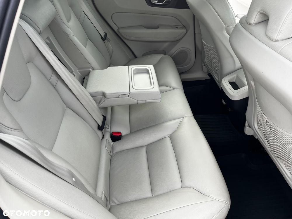 Volvo XC 60 T5 AWD Momentum - 35
