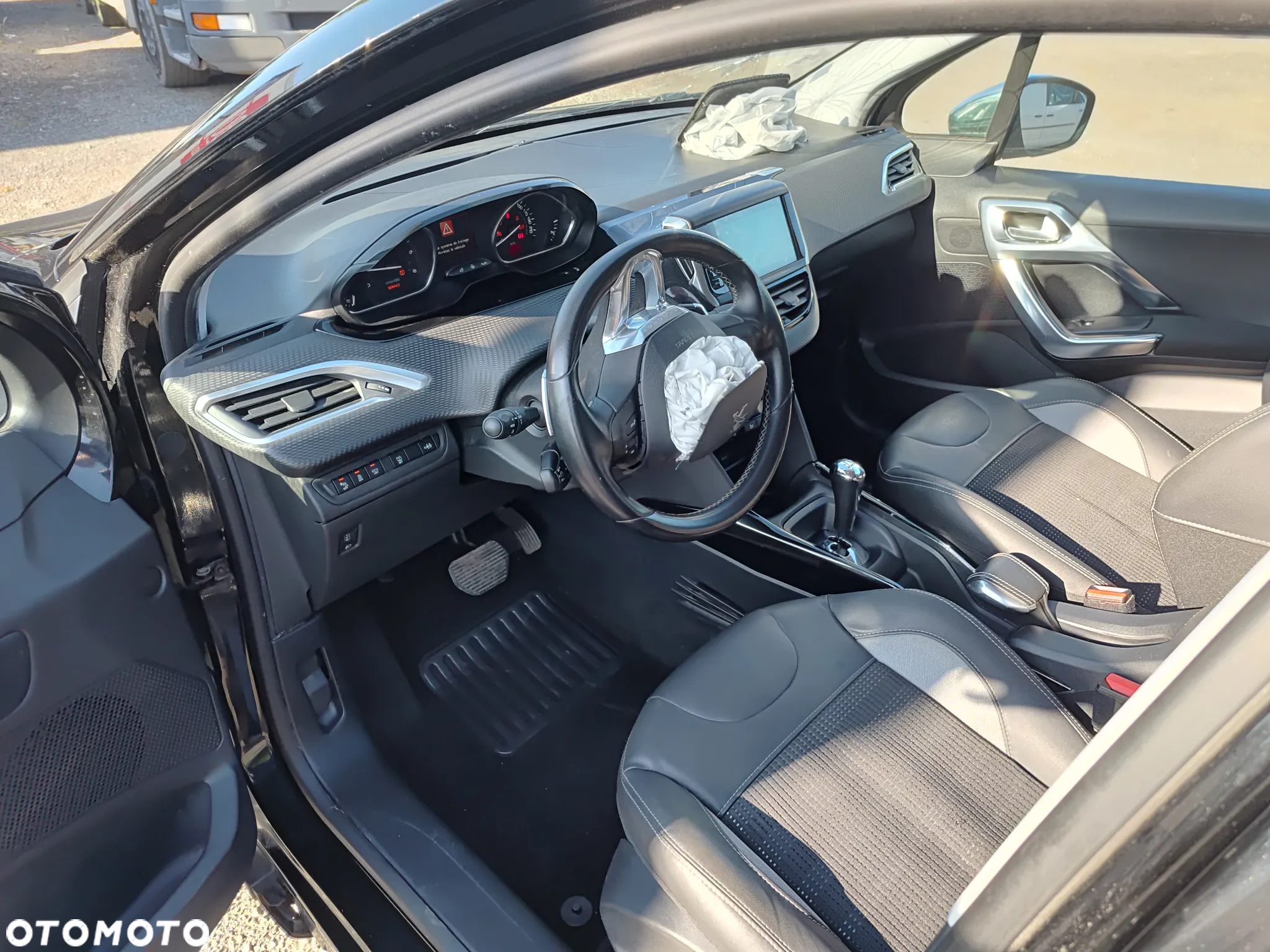 Peugeot 2008 e-HDi FAP 92 EGS6 STOP & START Allure - 19
