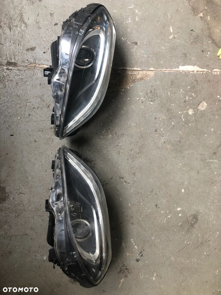 MERCEDES-BENZ B W246 W242 LAMPA PRAWY PRZÓD BI-XENON A2468207261