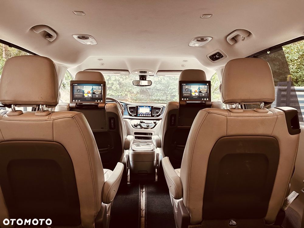 Chrysler Pacifica - 30