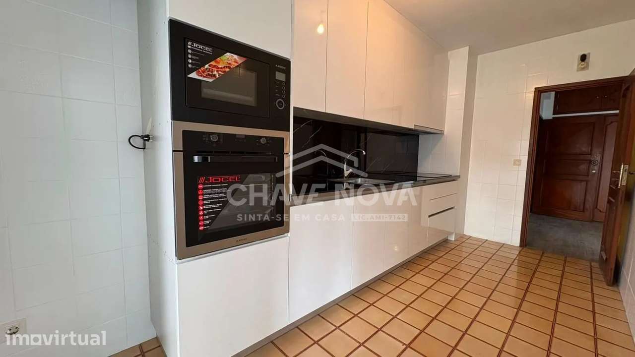 T3 Renovado c/ Terraço e Garagem em Santa Marinha (Devesas) - Grande imagem: 5/27