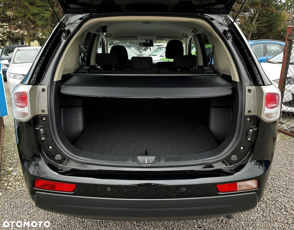 Mitsubishi Outlander 2.0 Instyle + 4WD CVT - 34