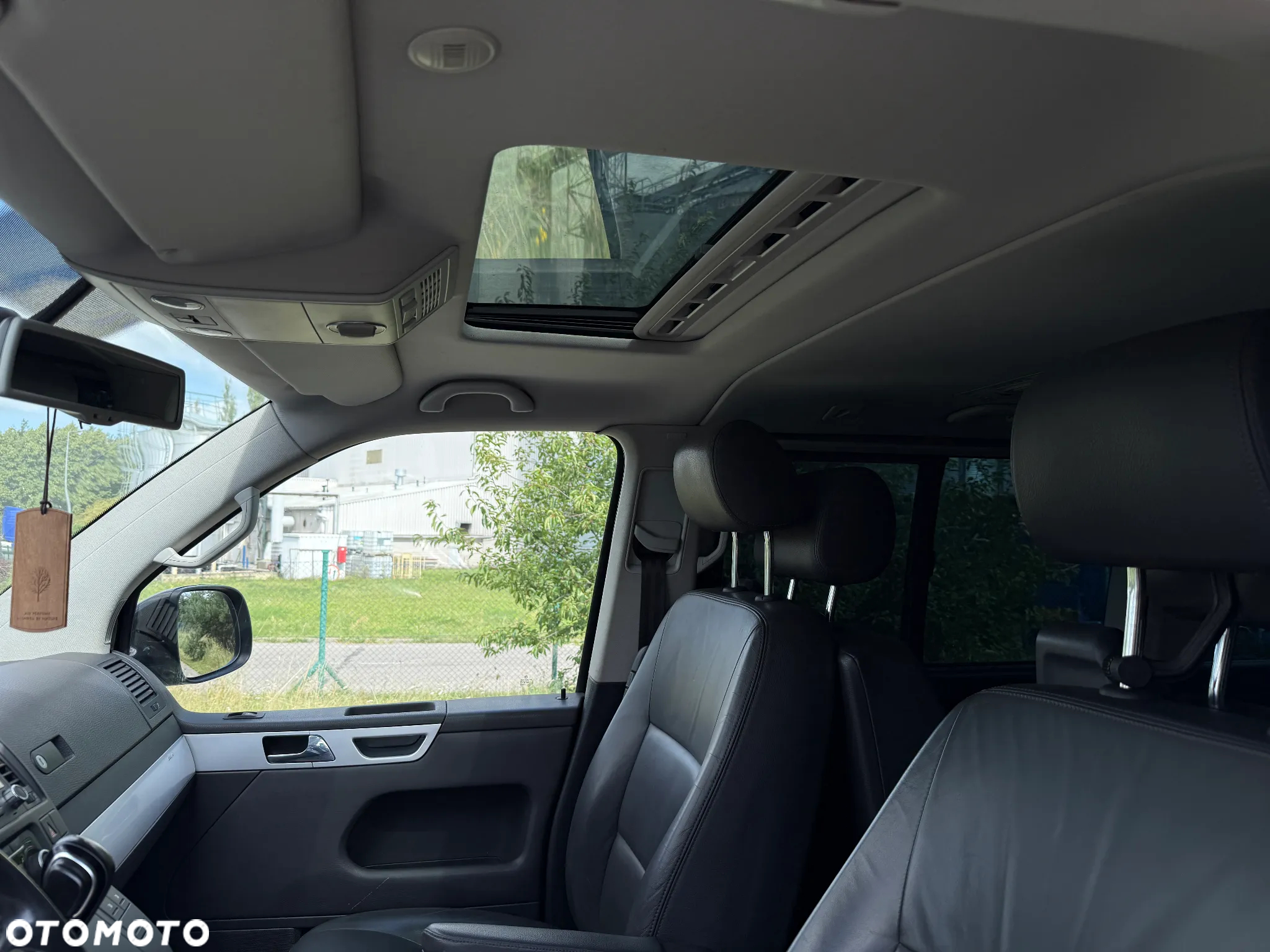 Volkswagen Multivan - 19