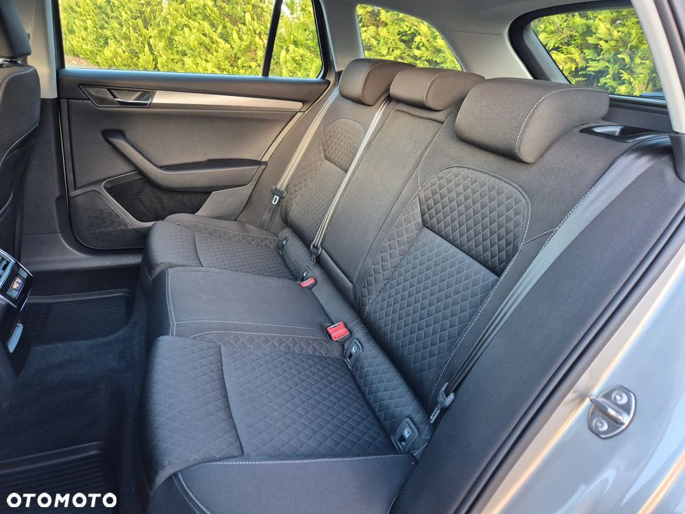 Skoda Superb 2.0 TDI Premium Edition - 28