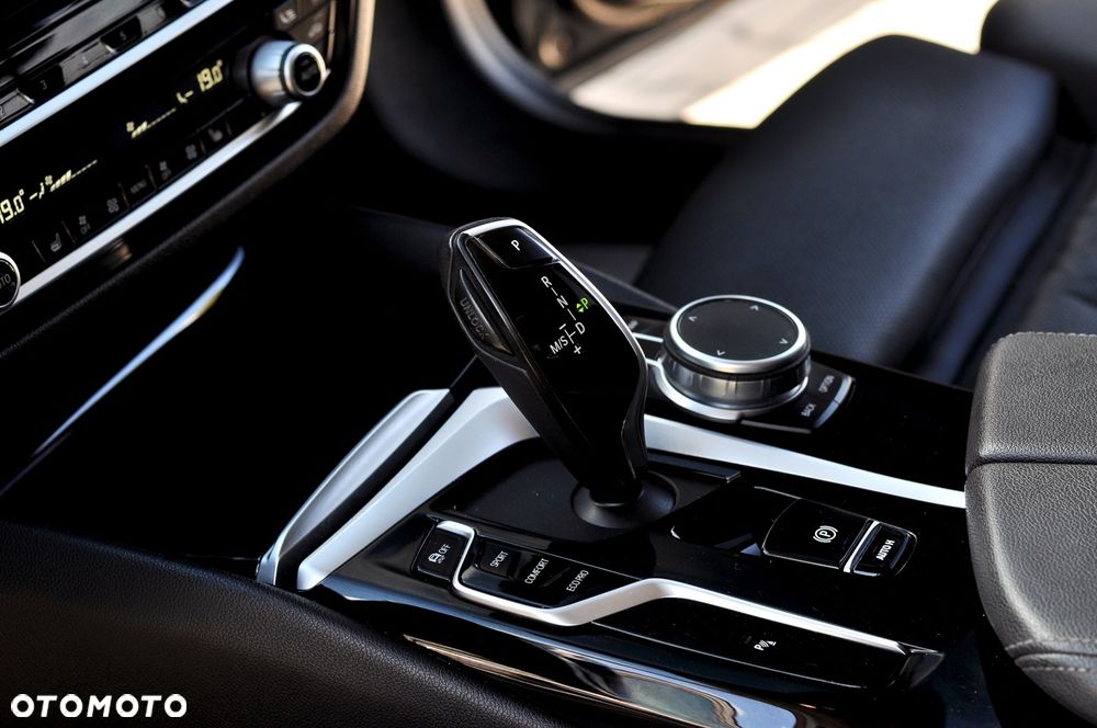 BMW Seria 5 520d xDrive Sport Line - 16