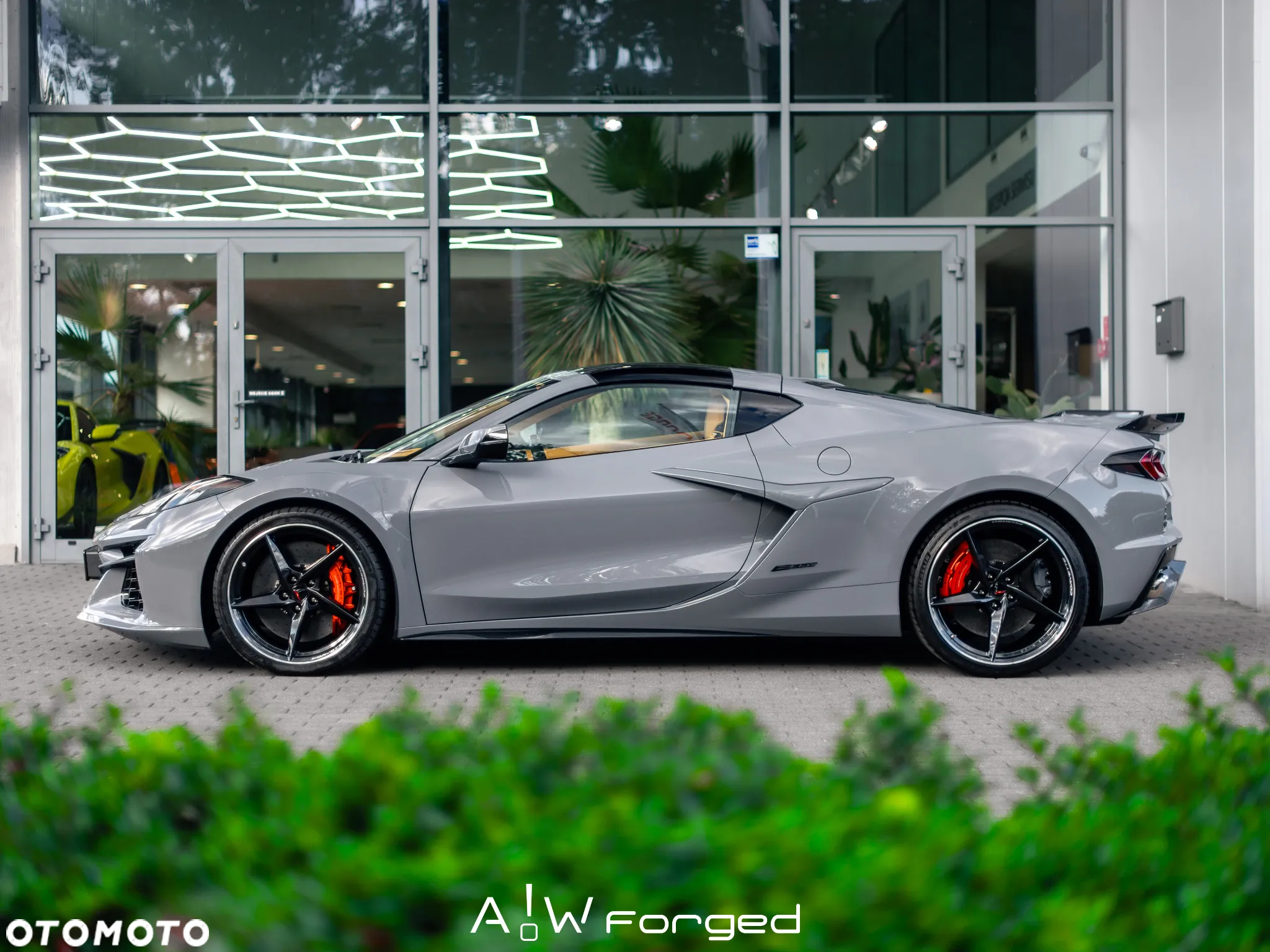 Chevrolet Corvette - 12