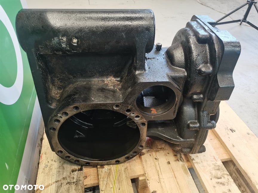 Massey Ferguson 8947 {Środek mostu Spicer 14X32} - 4