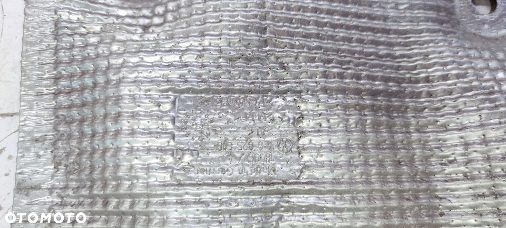 OSŁONA TERMICZNA WYGŁUSZENIE AUDI Q7 4L 7L6825616 - 2