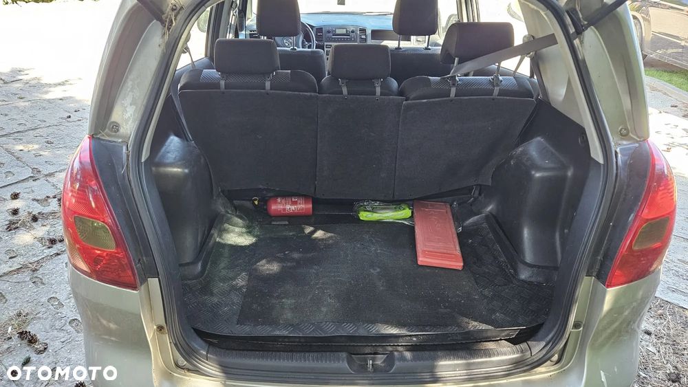 Toyota Corolla Verso 2.0 D-4D Sol - 23