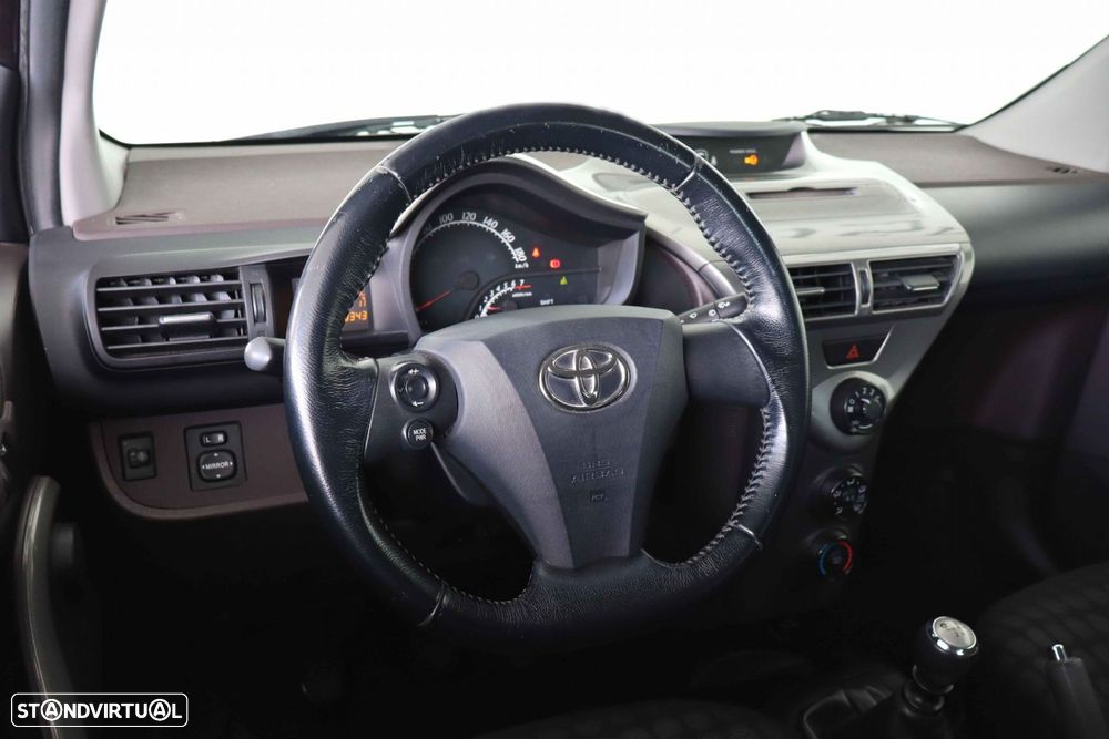 Toyota iQ 1.0 VVT-i Essential - 16