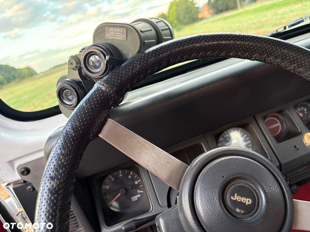 Jeep Wrangler 2.5L - 9