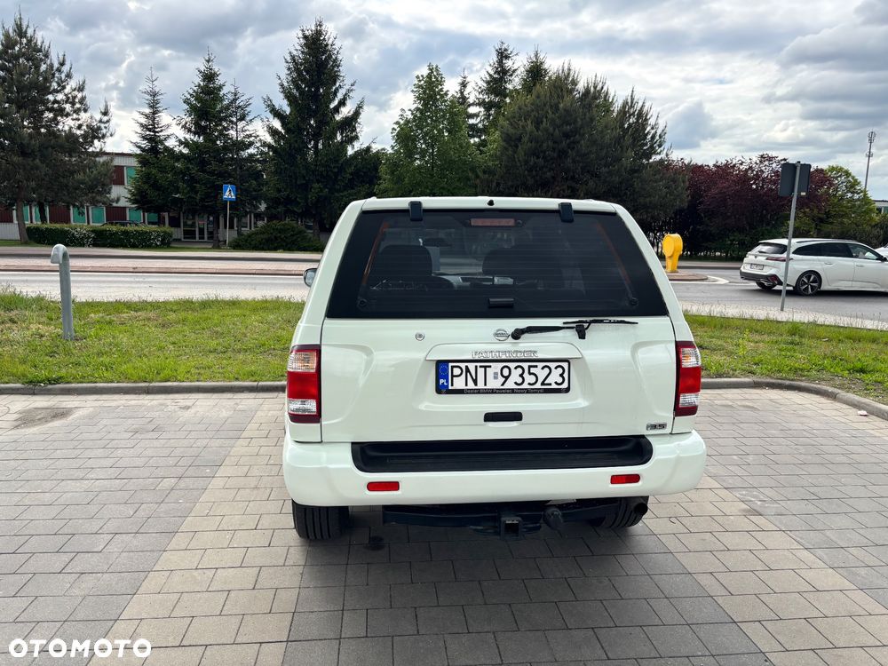 Nissan Pathfinder - 16