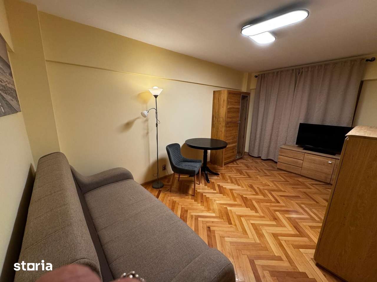 Garsoniera Centrul Civic bloc de apartamente — fotografia 1