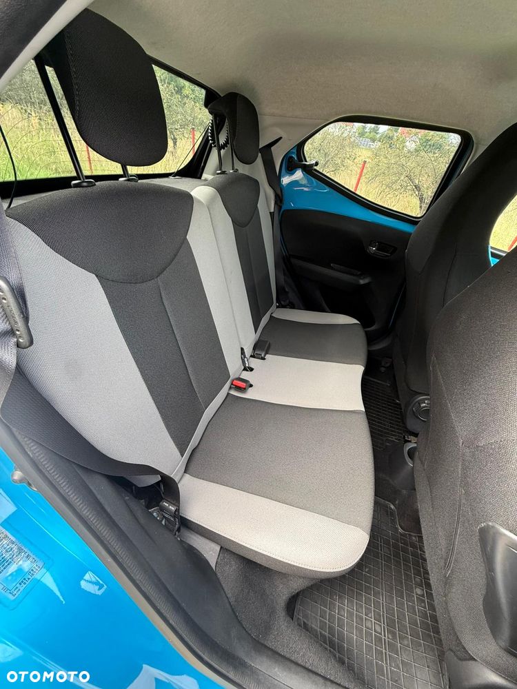 Toyota Aygo x-play - 25