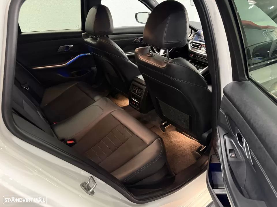 BMW 320 d Touring Pack Desportivo M Pro Auto - 13