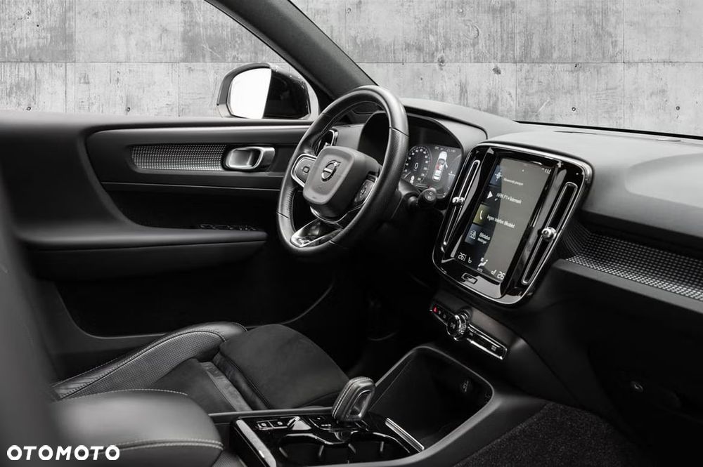 Volvo XC 40 T5 Twin Engine DKG R-Design - 21
