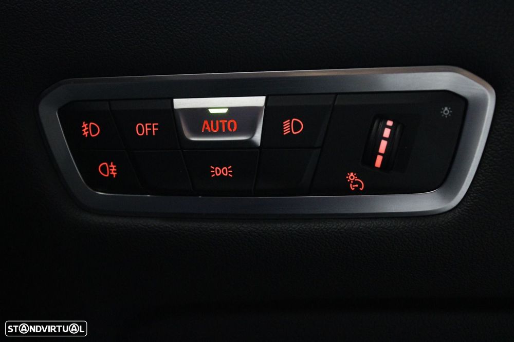BMW X7 40 d xDrive Pack M — fotografia 11