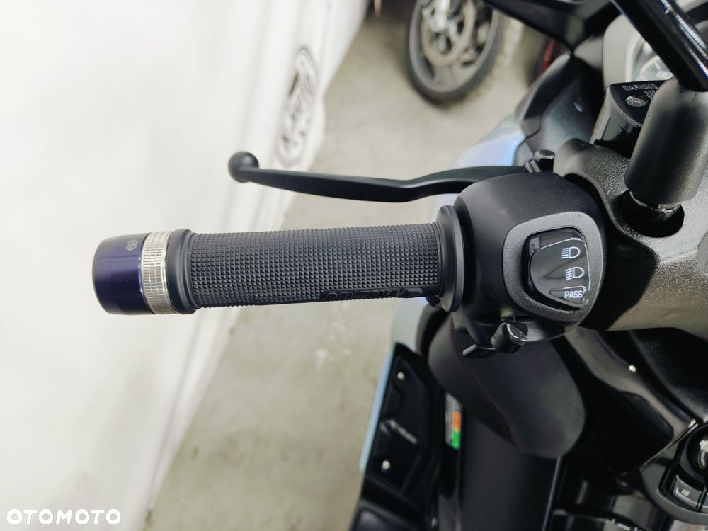 Yamaha X-max - 12