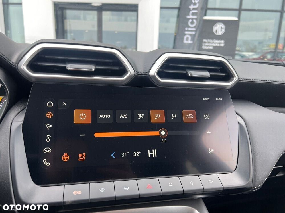 MG ZS Hybrid+ - 24