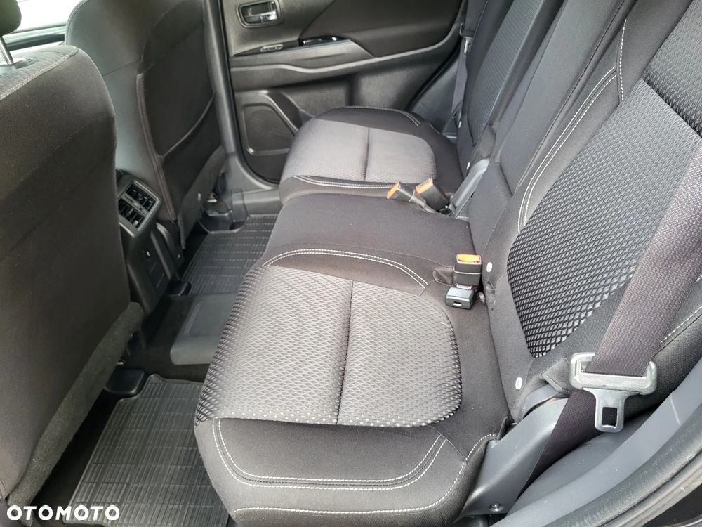 Mitsubishi Outlander 2.0 4WD Top - 25