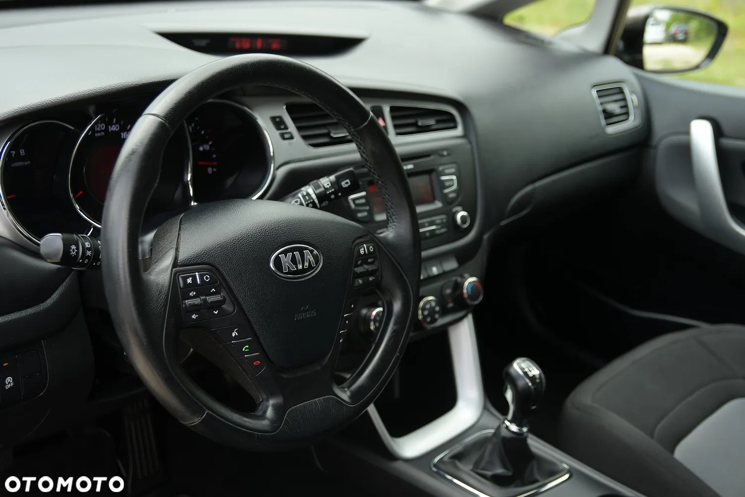 Kia Ceed 1.6 GDI Dream-Team Edition - 24