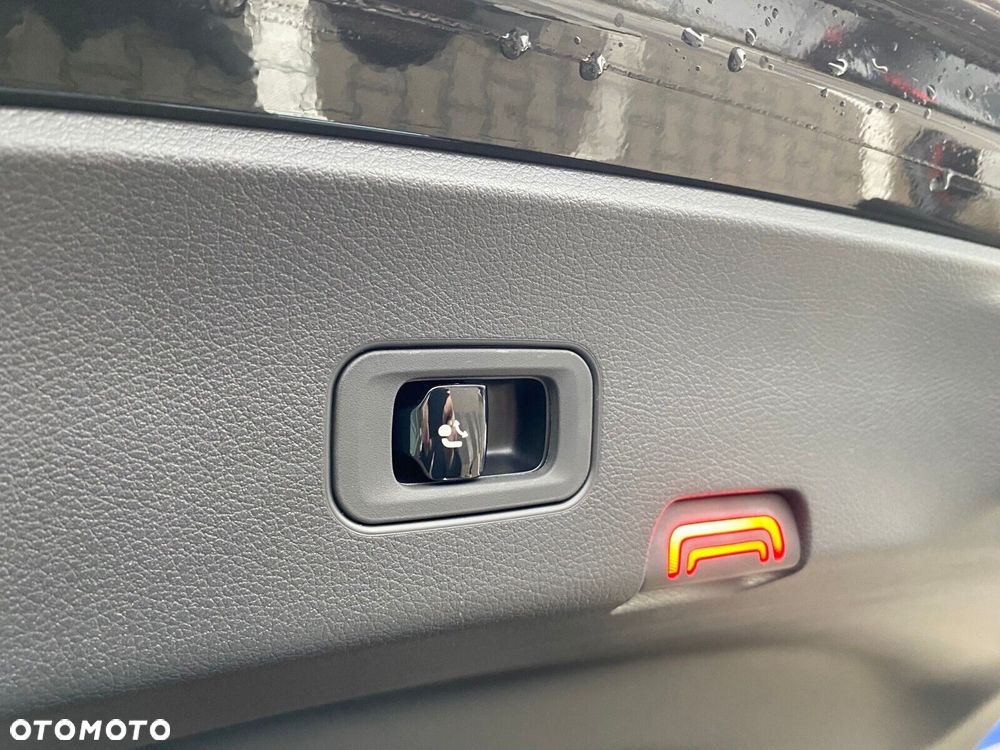 Mercedes-Benz GLC - 25