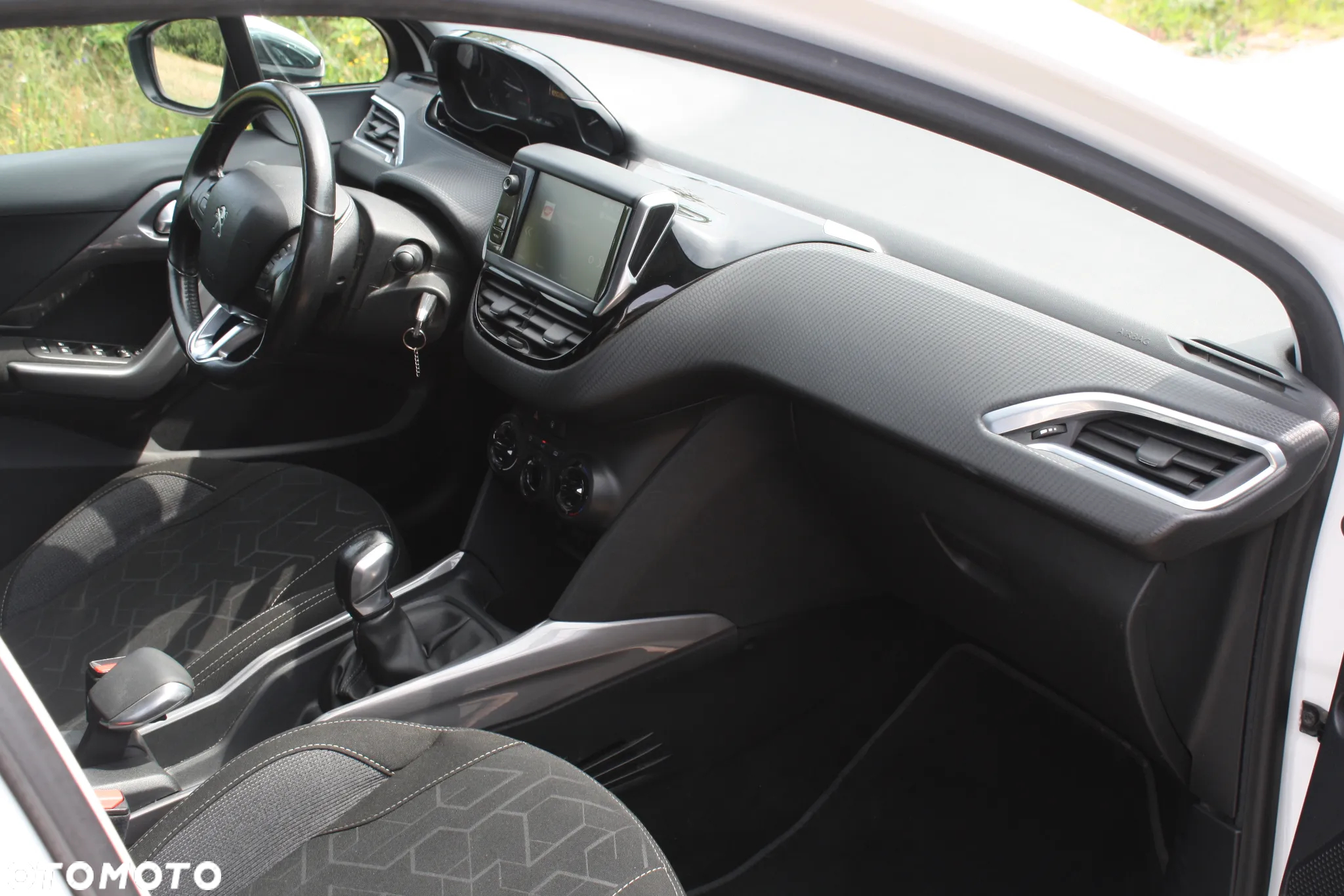 Peugeot 2008 1.2 Pure Tech Style S&S - 20