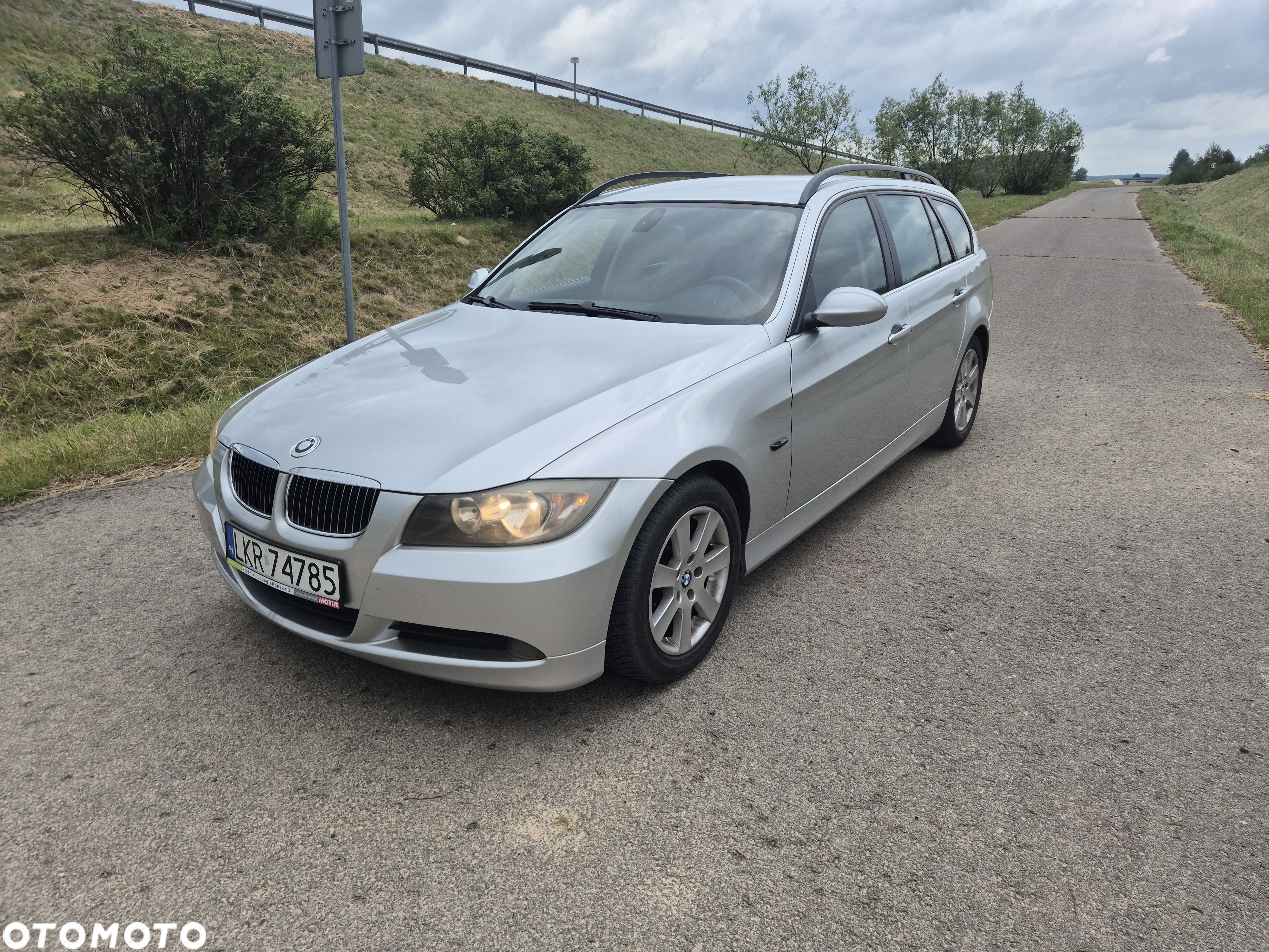 BMW Seria 3 325i Touring - 1
