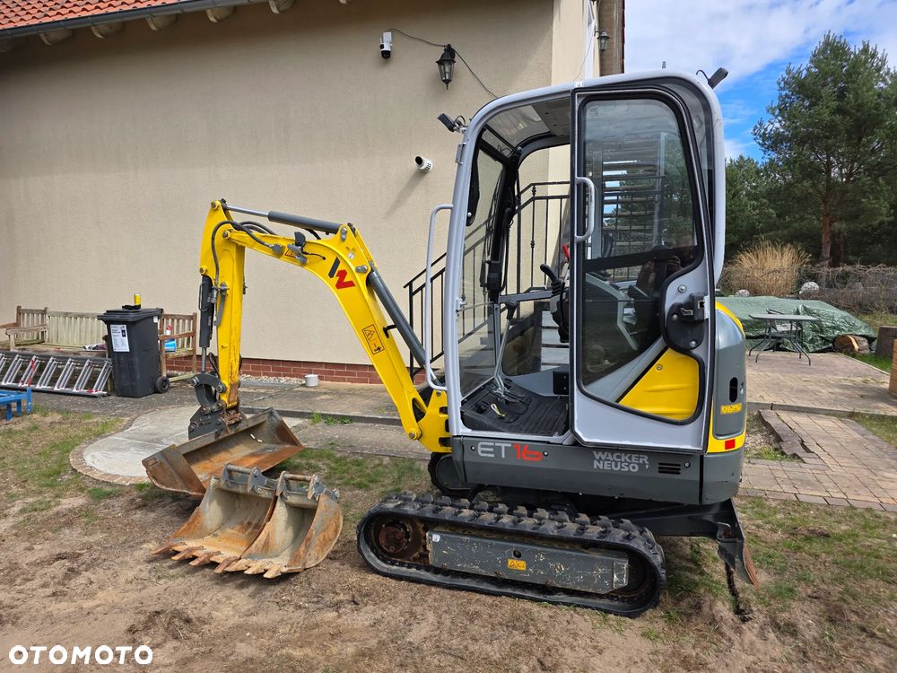 Wacker Neuson ET16 2023, stan idealny, niski przebieg 400mtg, szybkozłącze hydrauliczne, 3 x łyżka - 1