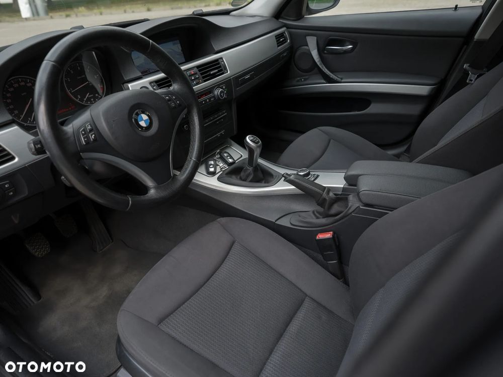 BMW Seria 3 320i Edition Exclusive - 16