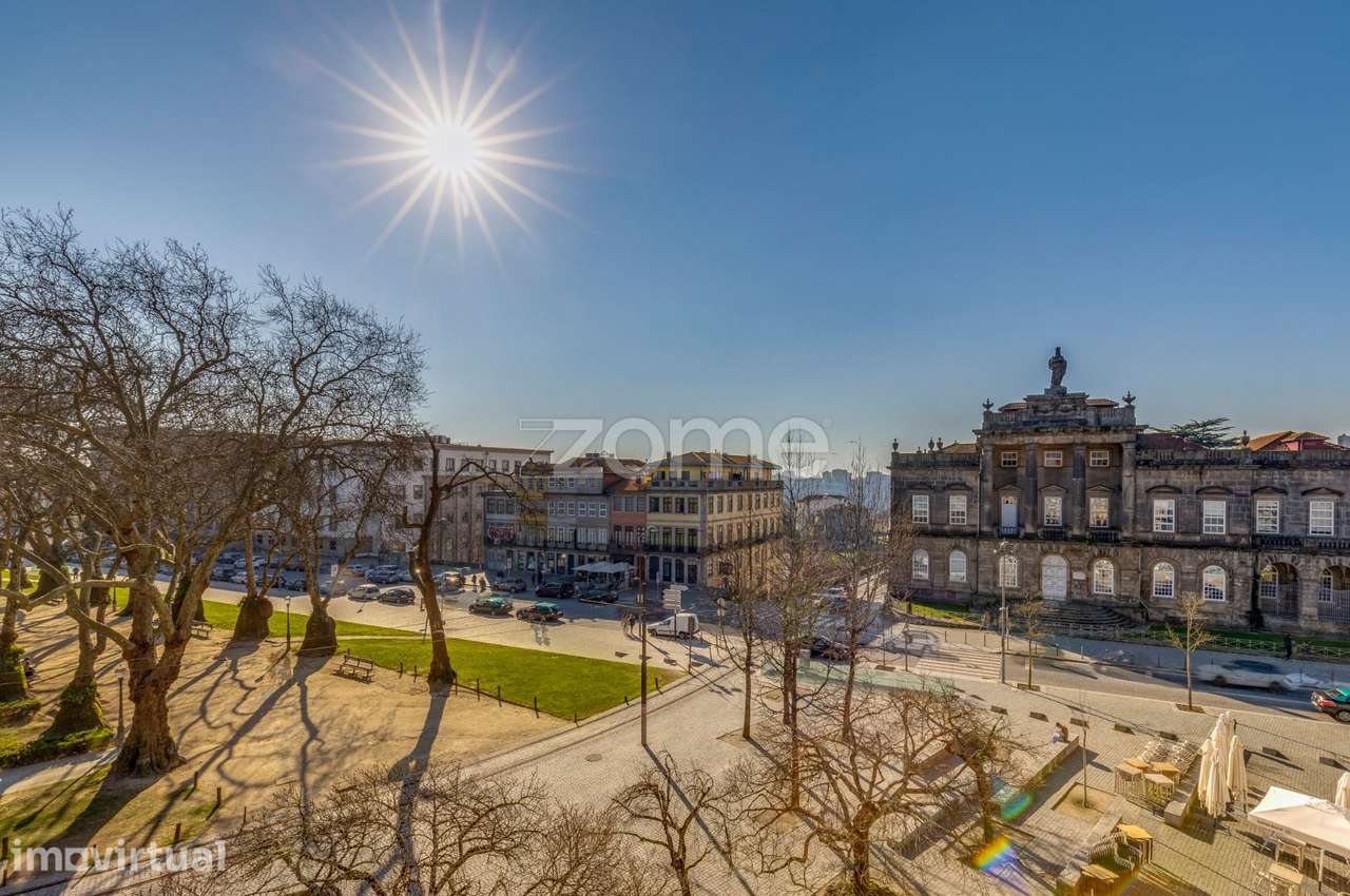 Hostel e prédio reabilitado no centro histórico do Porto - Grande imagem: 3/36