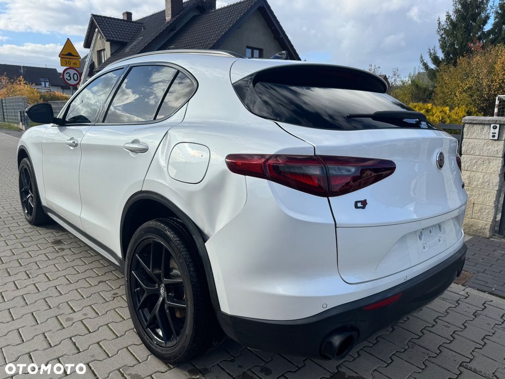 Alfa Romeo Stelvio - 8