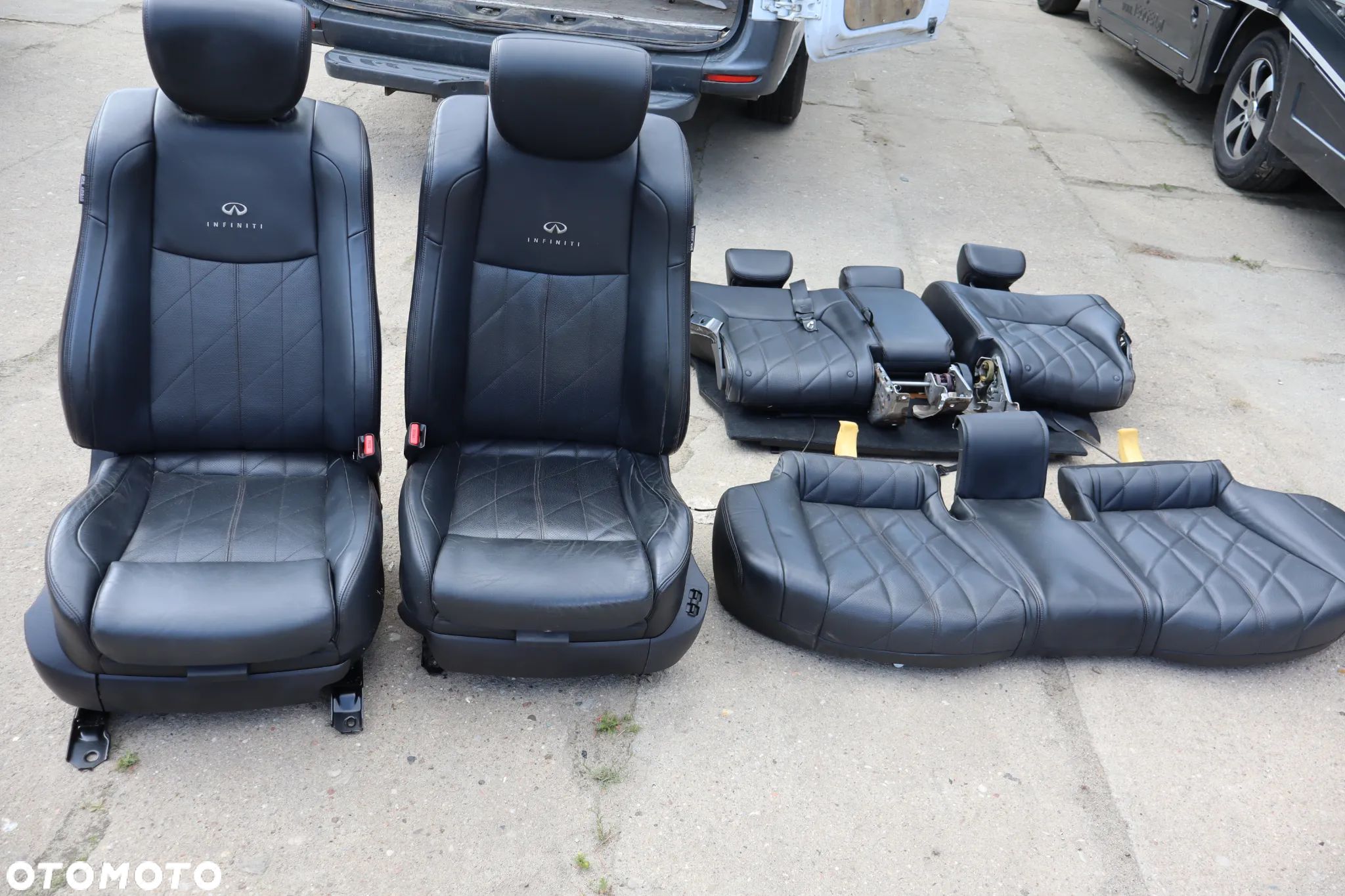 FOTEL FOTELE KANAPA TAPICERKI DRZWI ZAGŁÓWEK TV AUDIOMEDIA SKÓRA INFINITY FX II LIFT QX70S 2012 - 1