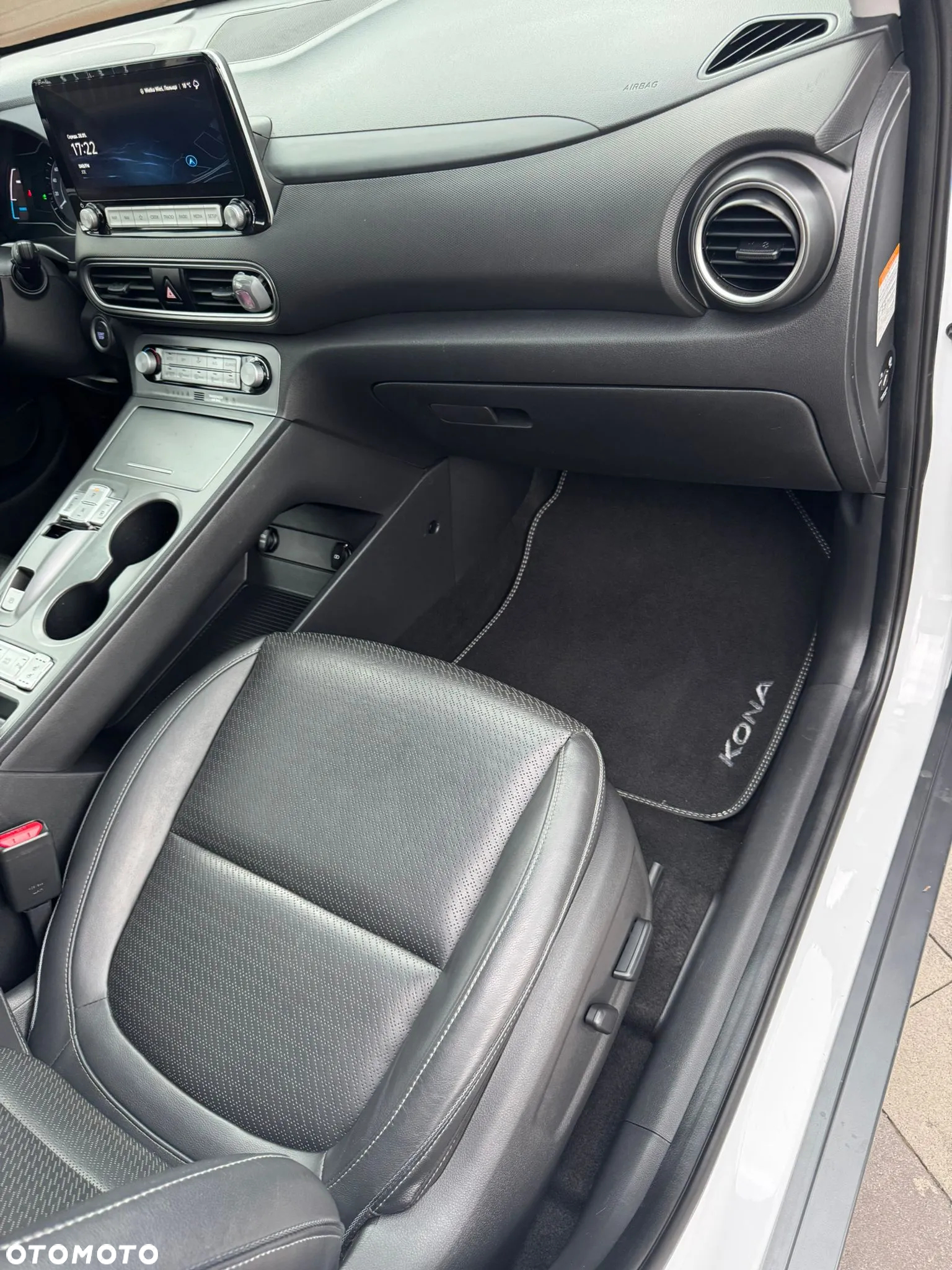Hyundai Kona Electric 64kWh Premium - 13
