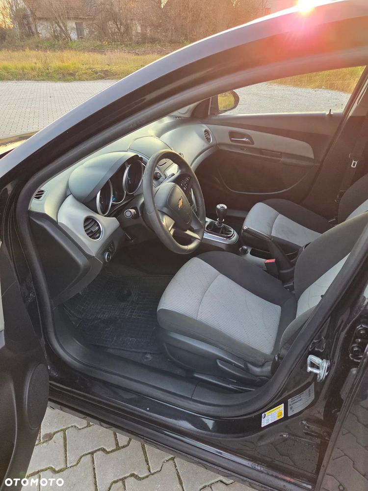Chevrolet Cruze 1.6 LS+ - 12