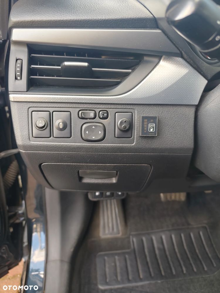 Toyota Avensis 1.8 Premium MS - 20