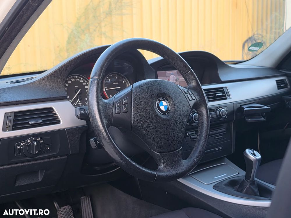 BMW Seria 3 318d DPF Edition Exclusive - 23