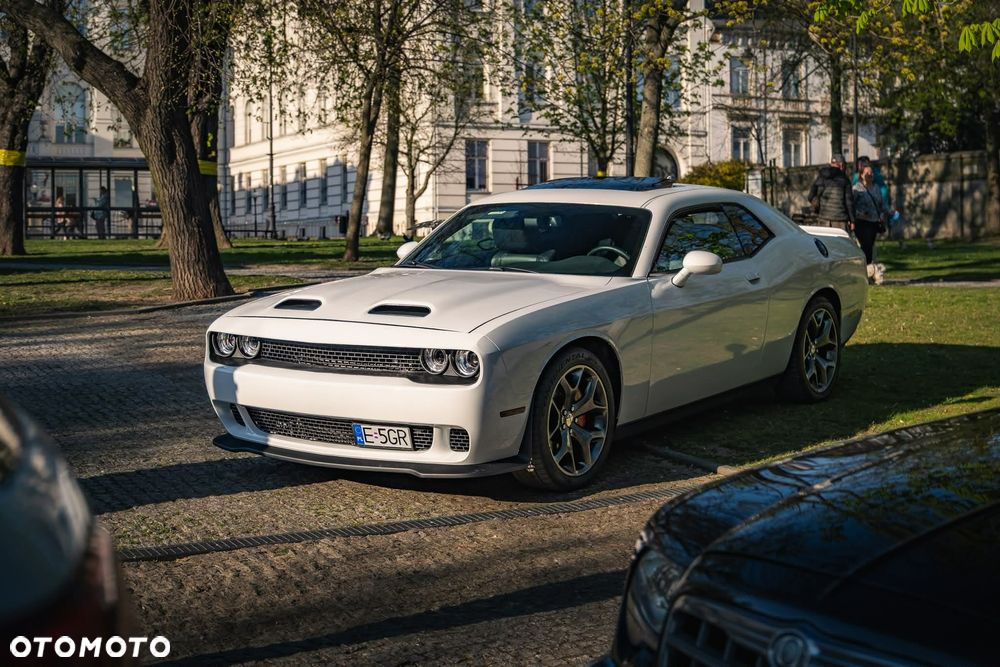 Dodge Challenger - 2
